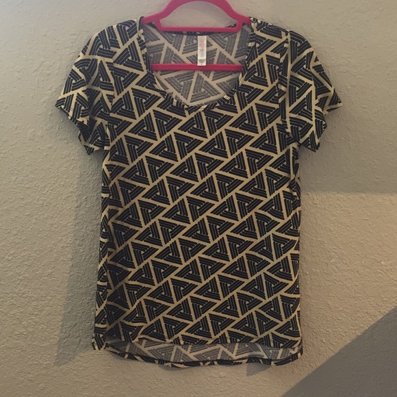 XS Black & Cream LuLaRoe Classic T - Picture 1 of 3